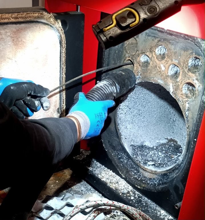Poêle à bois entretenu et remis en service dans le Calvados