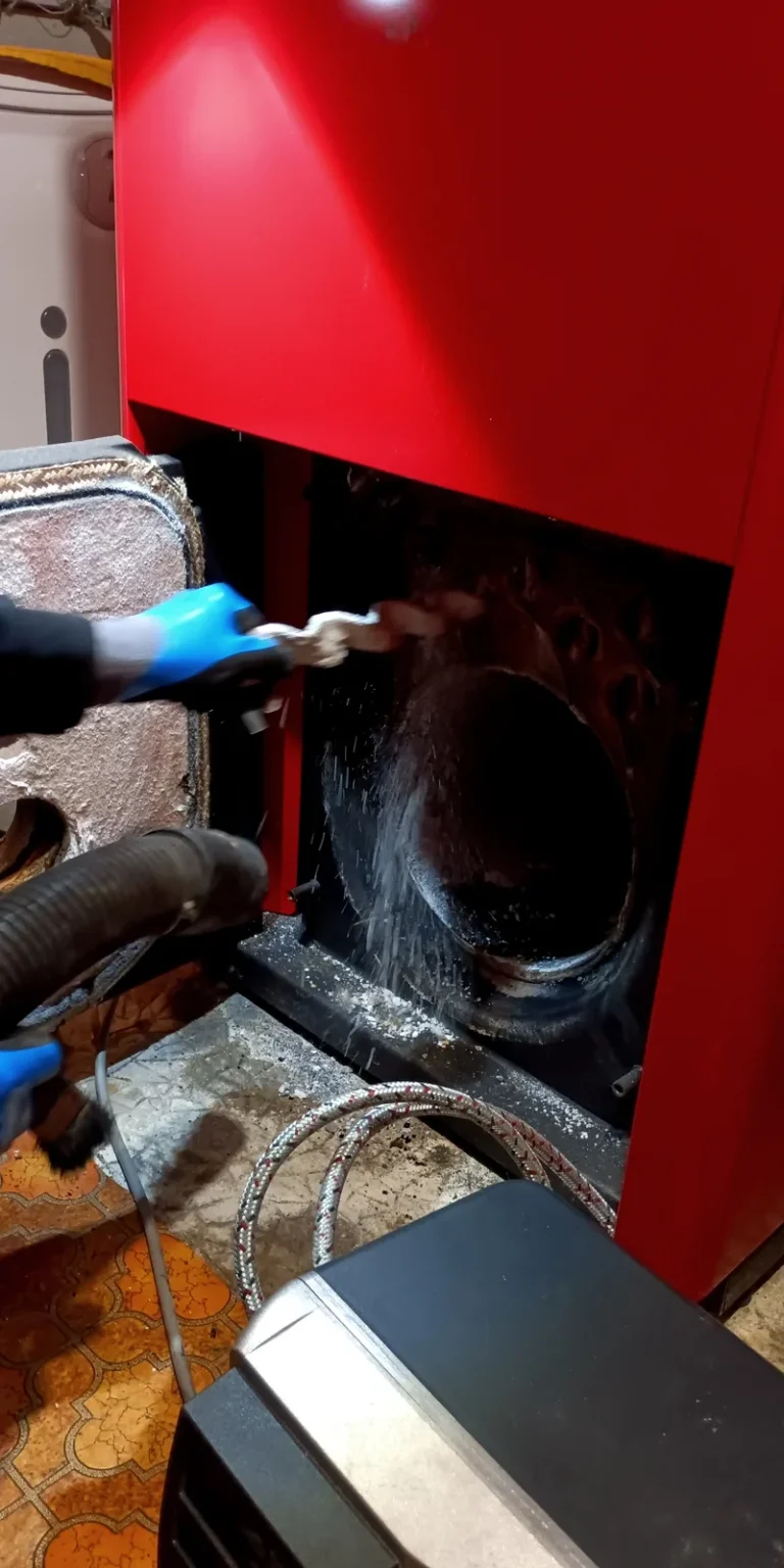 Ramonage du foyer d'une chaudière fioul dans le Calvados
