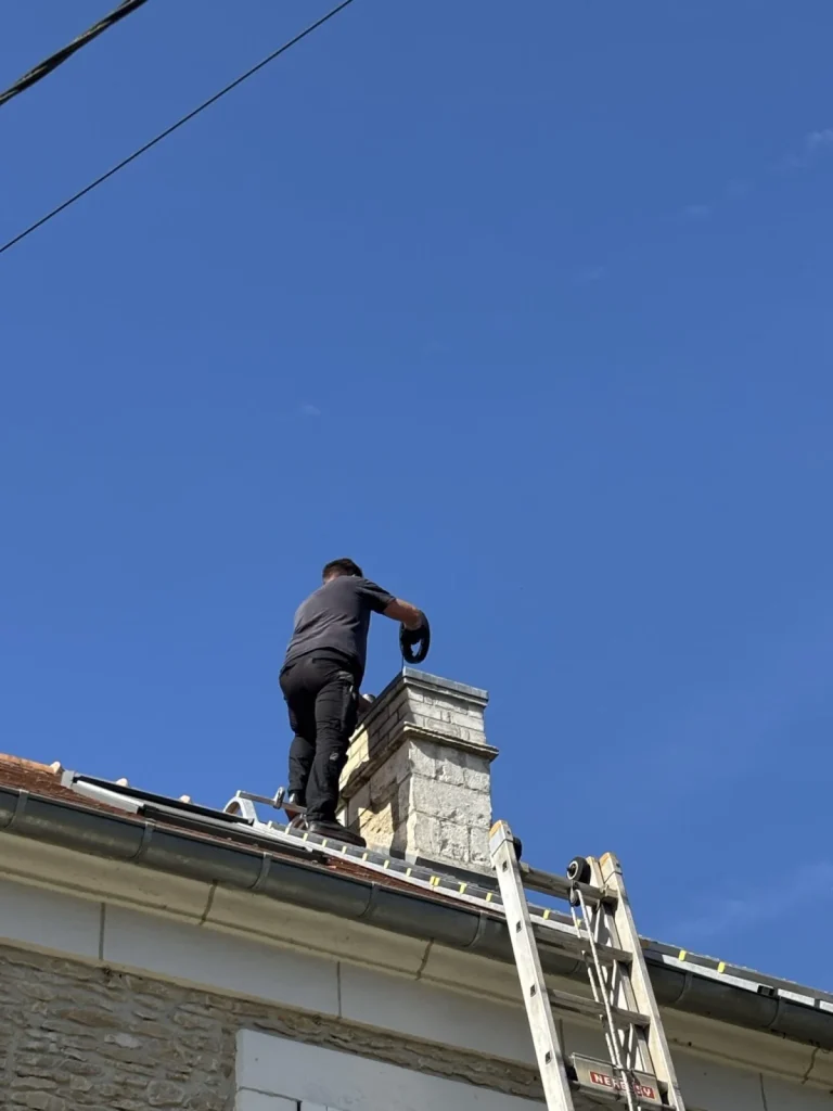 Nettoyage de cheminée en hauteur à Mézidon